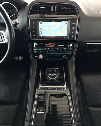 Jaguar F-Pace cena 149900 przebieg: 35000, rok produkcji 2017 z Szepietowo małe 562